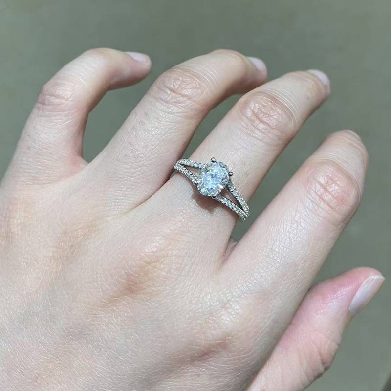 Y臂蛋形Women's RingS925银镀白金定制选款主石Moissanite1.5ct/副石高碳钻